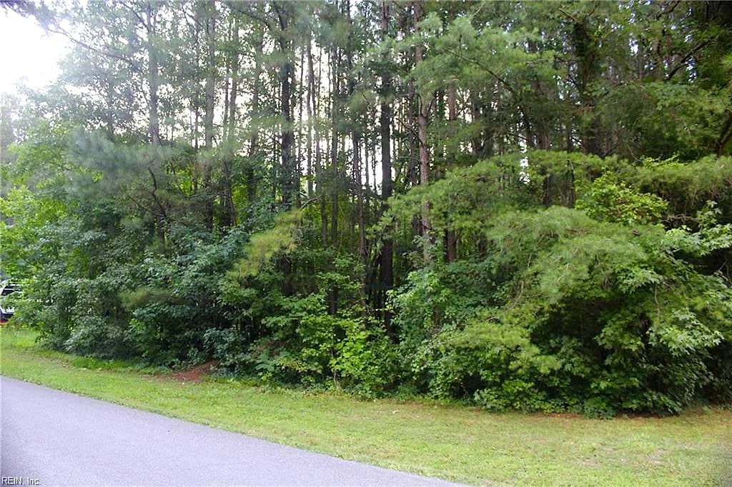 204 Spring RD, YORKTOWN VA 23690 - Main photo