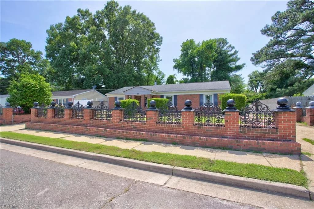 713 Pelham DR, HAMPTON VA 23669 - Main photo