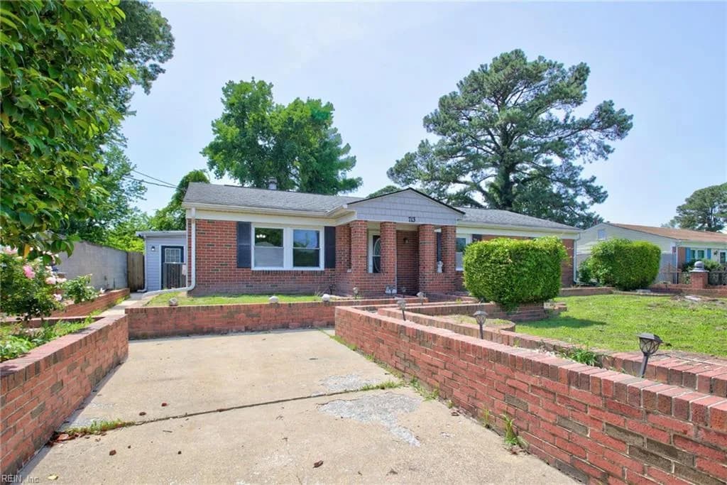 713 Pelham DR, HAMPTON VA 23669 - Photo 3