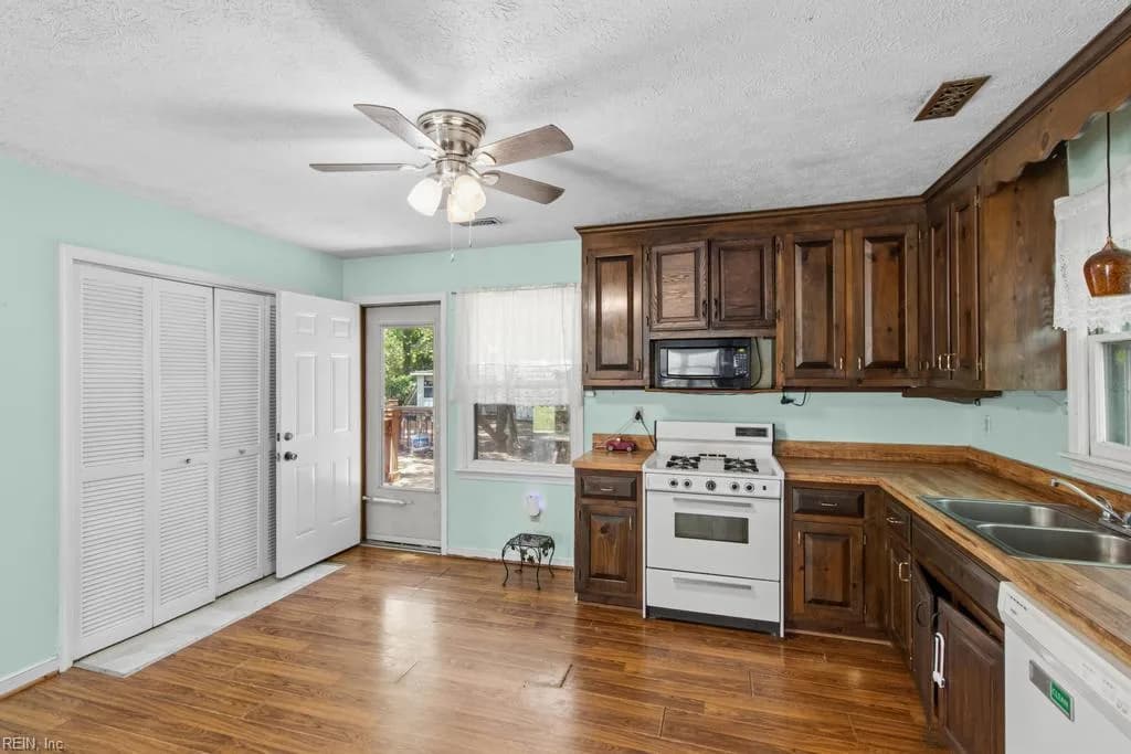 6353 Bolling Brook LN, GLOUCESTER VA 23061 thumb 8