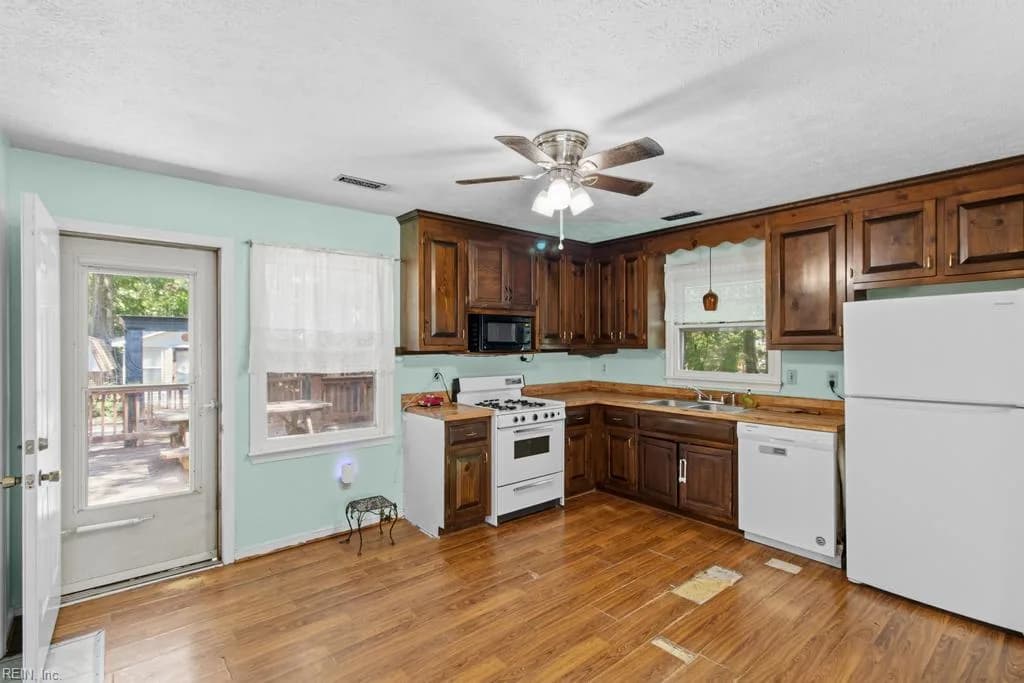 6353 Bolling Brook LN, GLOUCESTER VA 23061 thumb 9