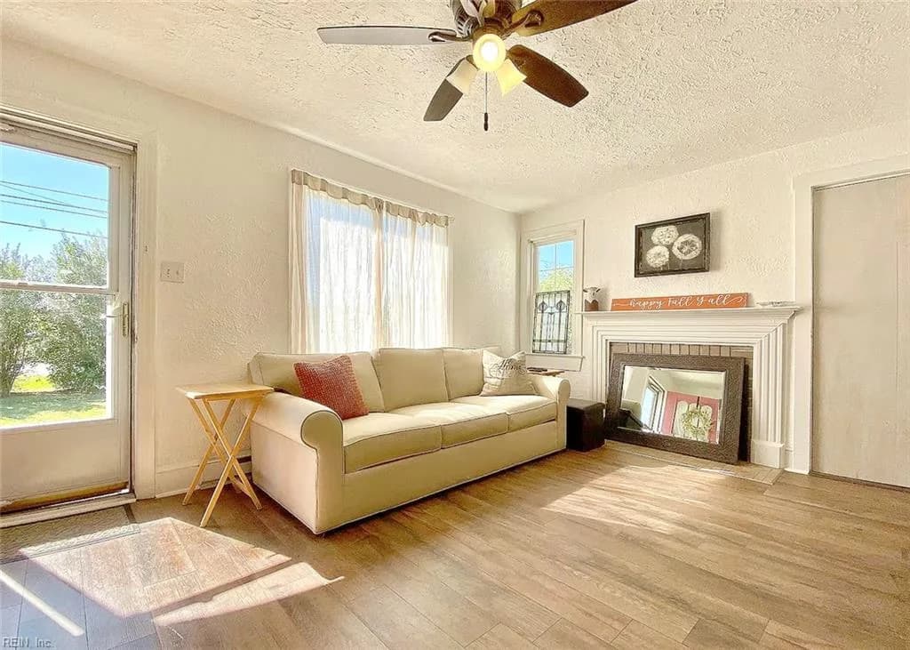 106 Greenbrier RD, CHESAPEAKE VA 23320 - Photo 4