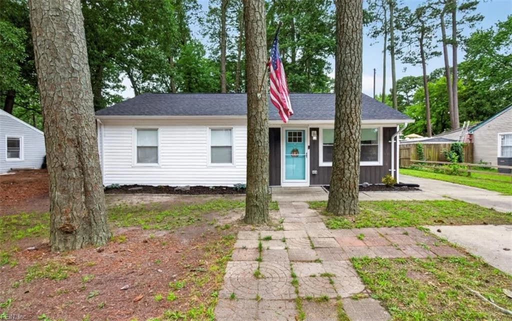 108 Clover ST, HAMPTON VA 23669 - Photo 3
