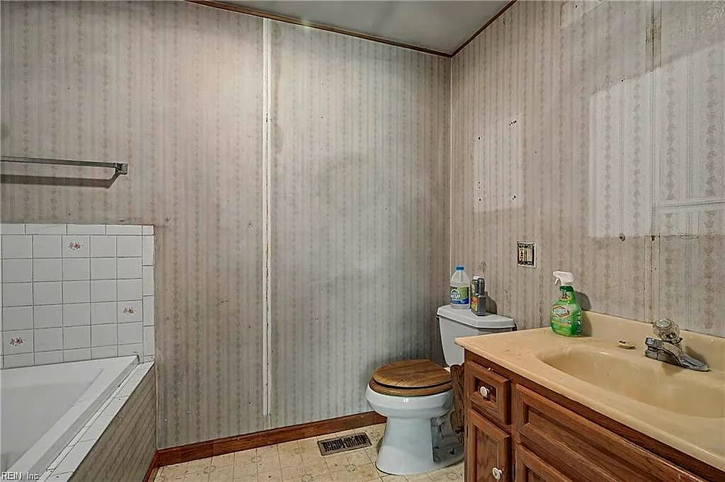 450 Hicks RD, HUDGINS VA 23076 thumb 8