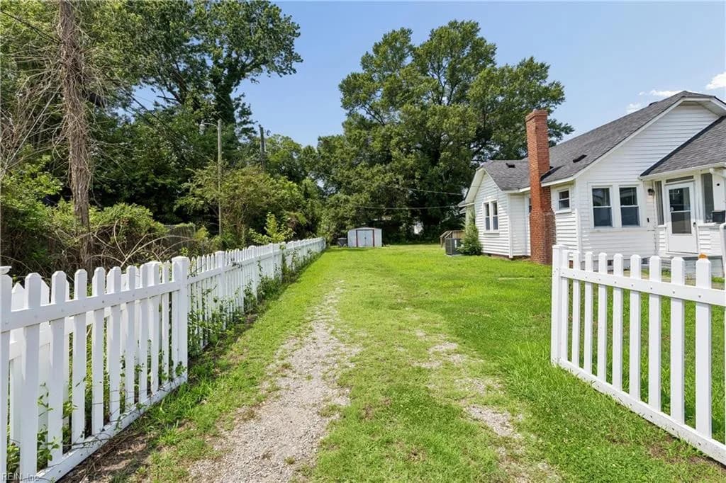 515 Powhatan PW, HAMPTON VA 23661 - Photo 3