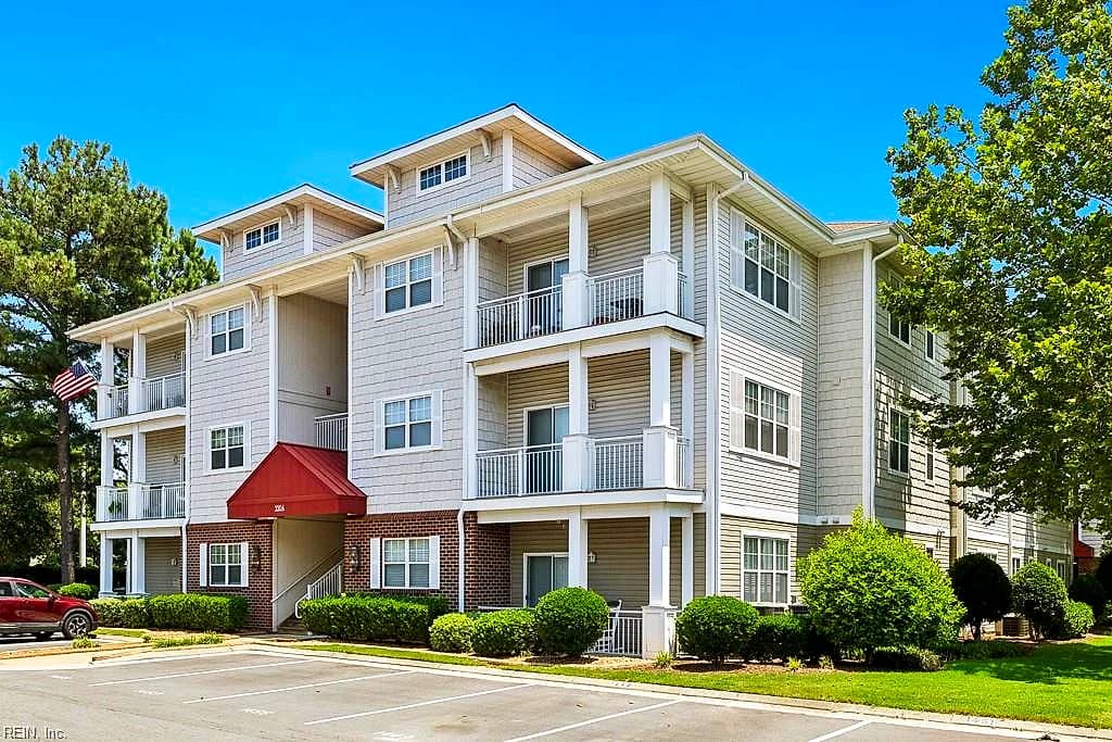 5304 Warminster DR #205, VIRGINIA BEACH VA 23455 - Main photo