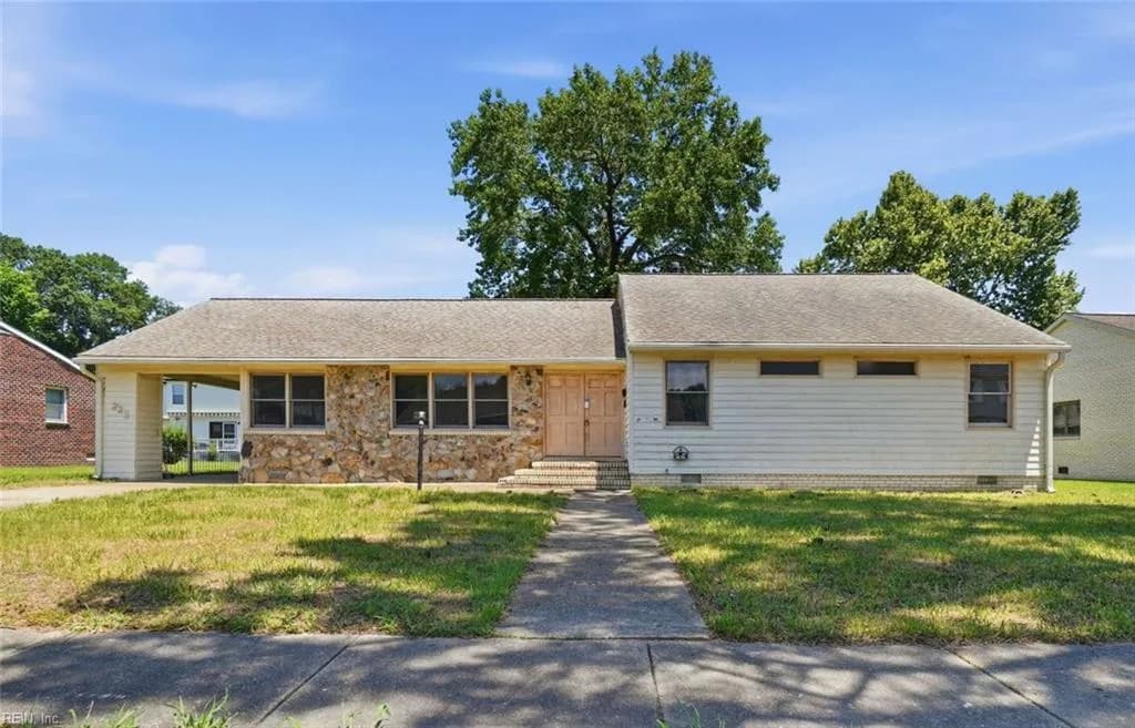 223 Woodbury Forrest DR, HAMPTON VA 23666 - Main photo