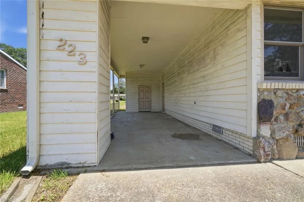 223 Woodbury Forrest DR, HAMPTON VA 23666 - Photo 5