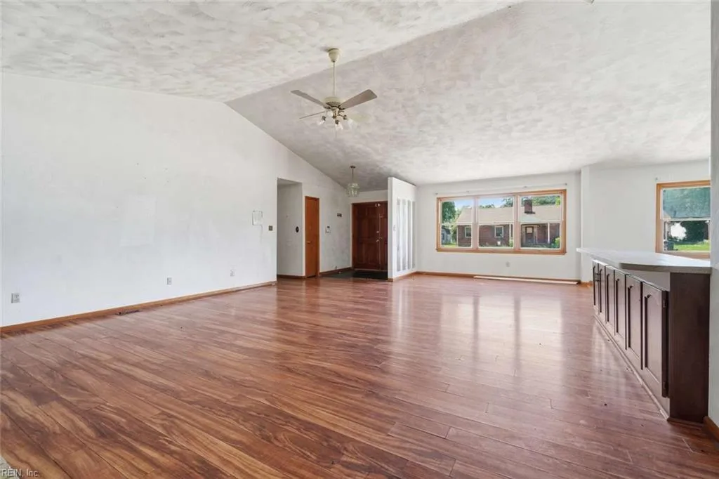223 Woodbury Forrest DR, HAMPTON VA 23666 thumb 10
