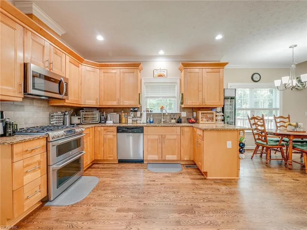 1098 Poquoson AVE, POQUOSON VA 23662 - Photo 5
