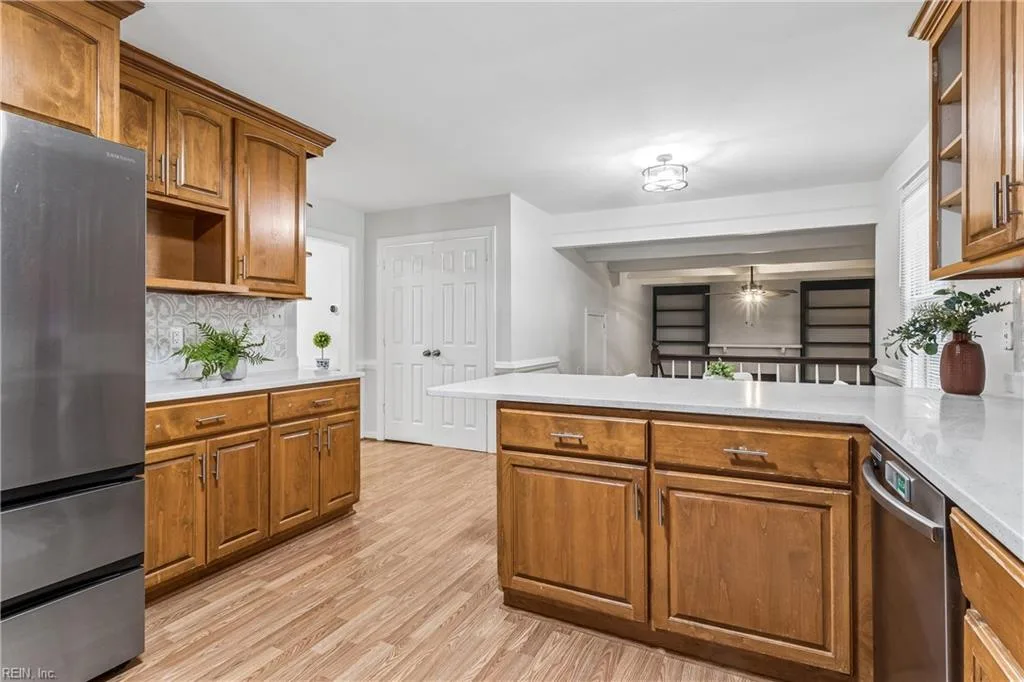 112 Breezy Point DR, YORKTOWN VA 23692 thumb 12