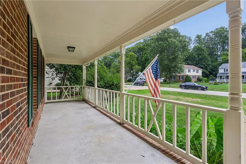 112 Breezy Point DR, YORKTOWN VA 23692 - Photo 4