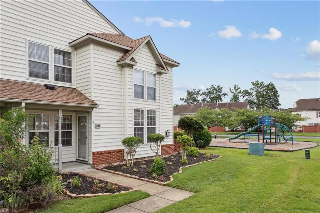 107 Post Oak RD, YORKTOWN VA 23693 - Photo 4