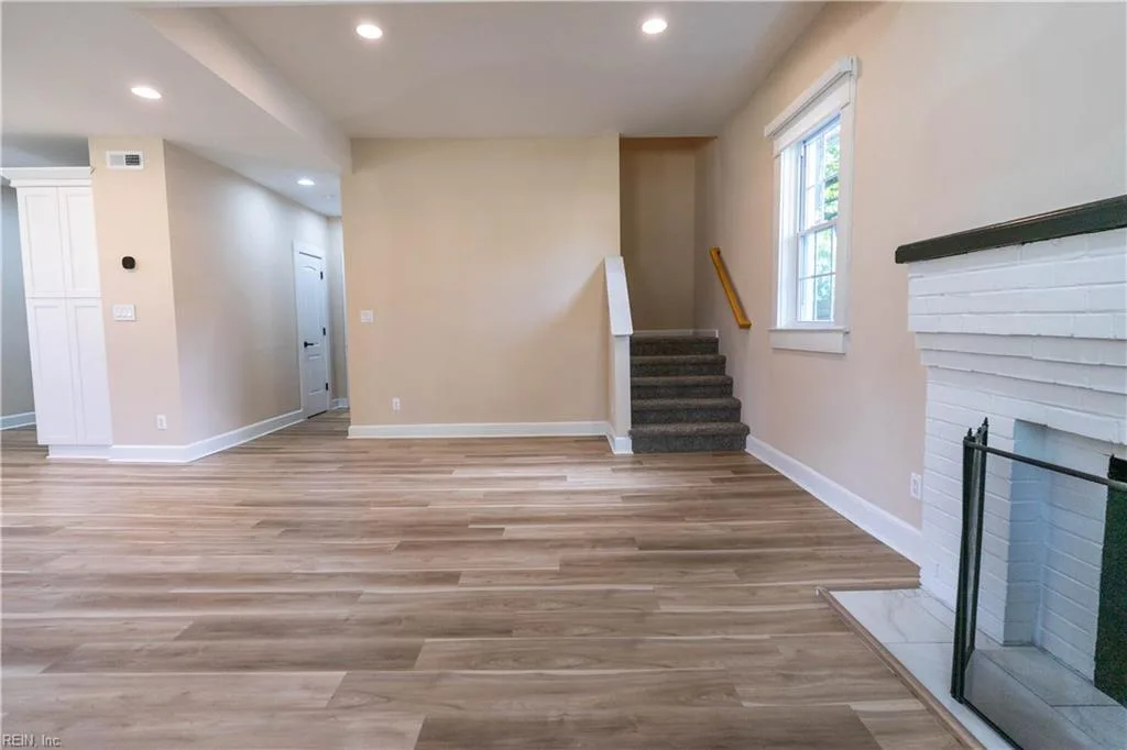 1407 Old Buckroe RD, HAMPTON VA 23663 thumb 6
