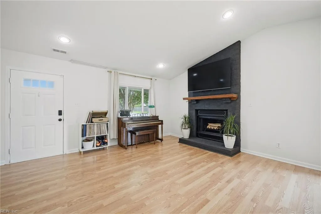 3801 Hazel CT, VIRGINIA BEACH VA 23456 thumb 9