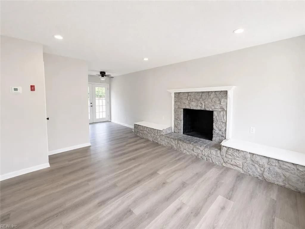 405 Institute DR, HAMPTON VA 23663 - Photo 3