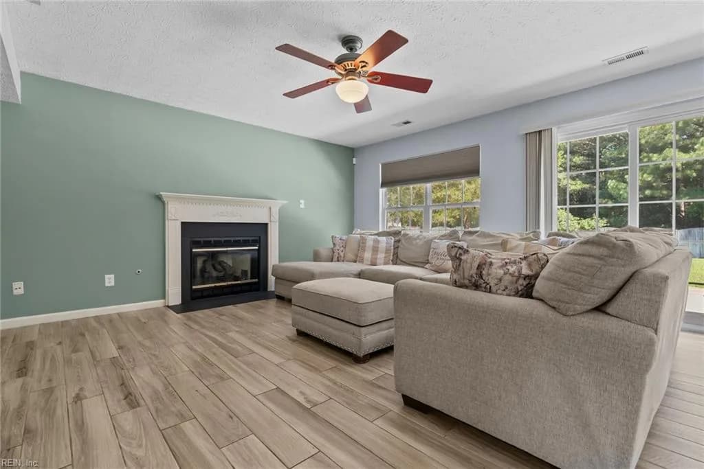 100 Pinyon PNES, YORKTOWN VA 23693 thumb 11