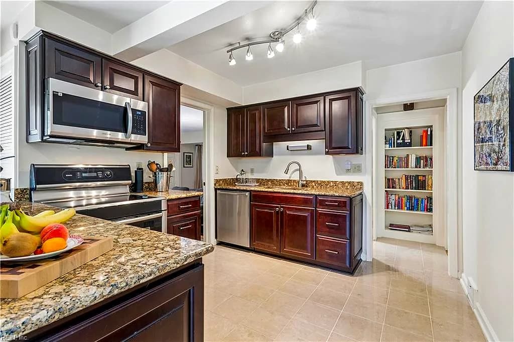 5926 Powhatan AVE, NORFOLK VA 23508 - Main photo
