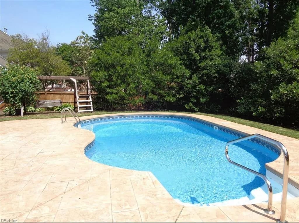 305 Fairway LN, YORKTOWN VA 23693 - Photo 4