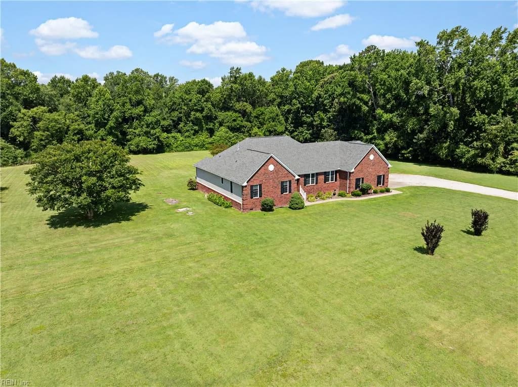 21418 Tan RD, SMITHFIELD VA 23430 - Photo 4