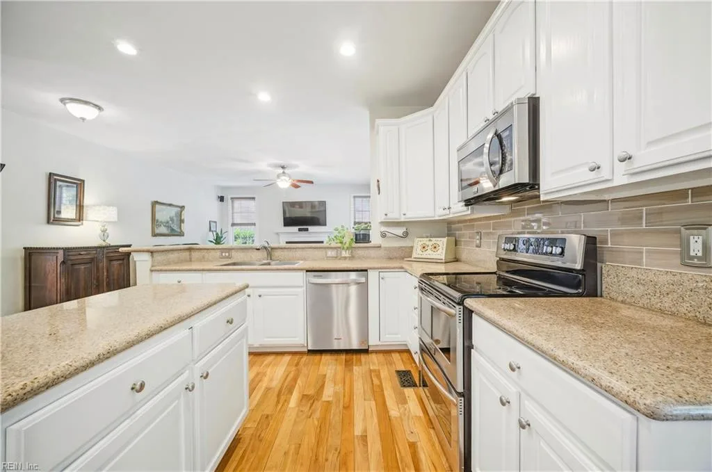 581 Hunts Pointe DR, VIRGINIA BEACH VA 23464 thumb 7