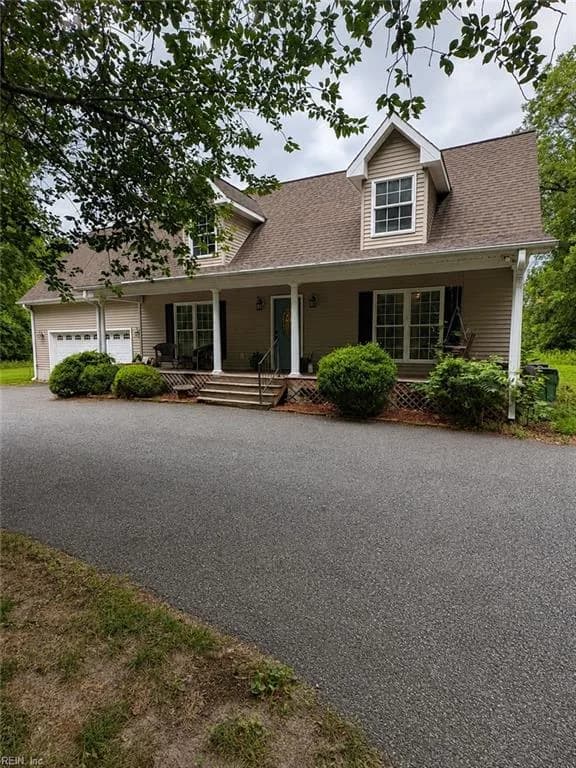 5494 T C Walker RD, GLOUCESTER VA 23061 - Main photo