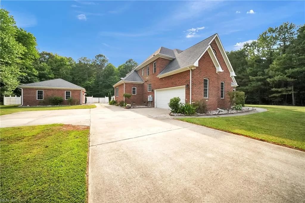 2234 Creekway DR, SMITHFIELD VA 23430 - Photo 3