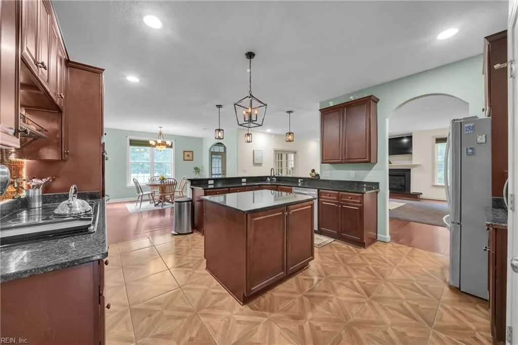 2234 Creekway DR, SMITHFIELD VA 23430 thumb 7