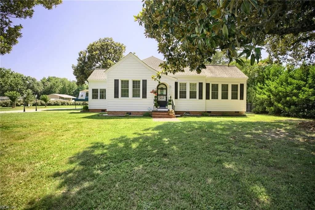 2750 New Point Comfort HWY, PORT HAYWOOD VA 23138 - Main photo