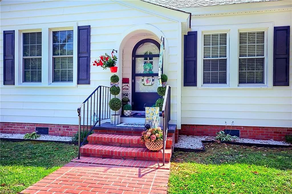 2750 New Point Comfort HWY, PORT HAYWOOD VA 23138 - Photo 3