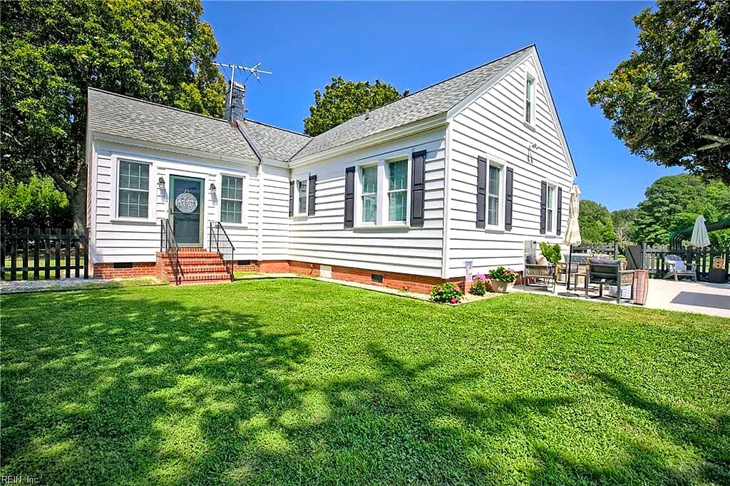 2750 New Point Comfort HWY, PORT HAYWOOD VA 23138 - Photo 4
