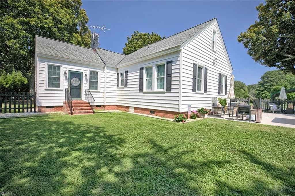 2750 New Point Comfort HWY, PORT HAYWOOD VA 23138 - Photo 4