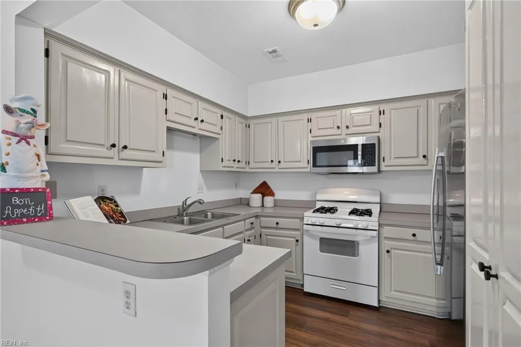 657 TODD TRL, NEWPORT NEWS VA 23602 thumb 11