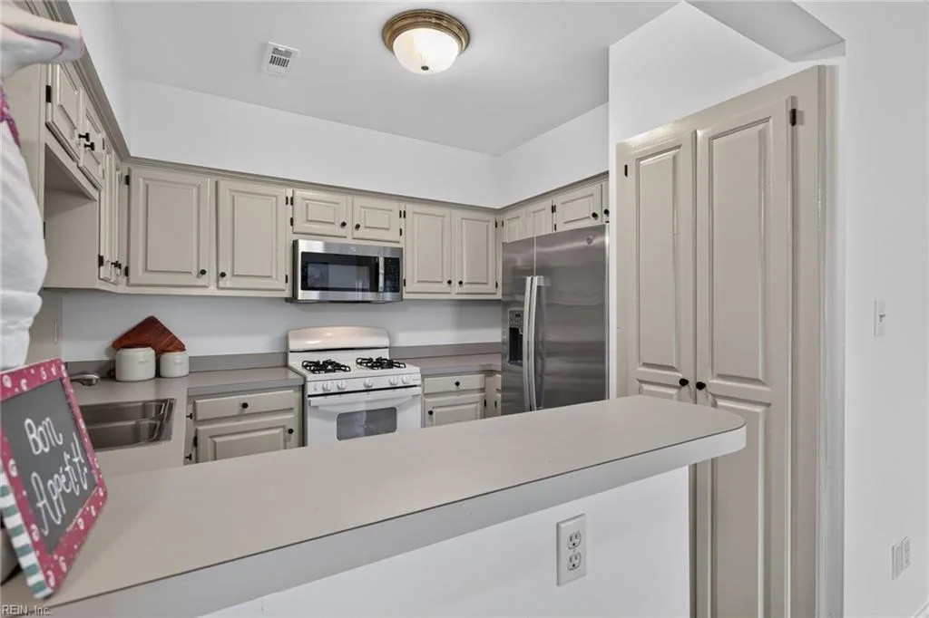657 TODD TRL, NEWPORT NEWS VA 23602 thumb 12