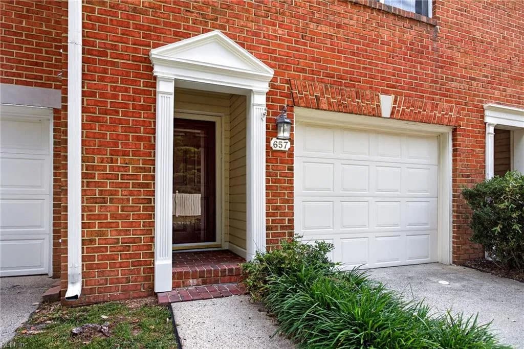 657 TODD TRL, NEWPORT NEWS VA 23602 - Photo 3