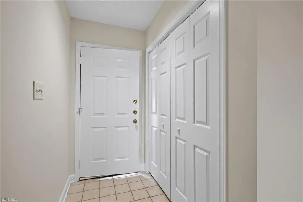 657 TODD TRL, NEWPORT NEWS VA 23602 - Photo 4