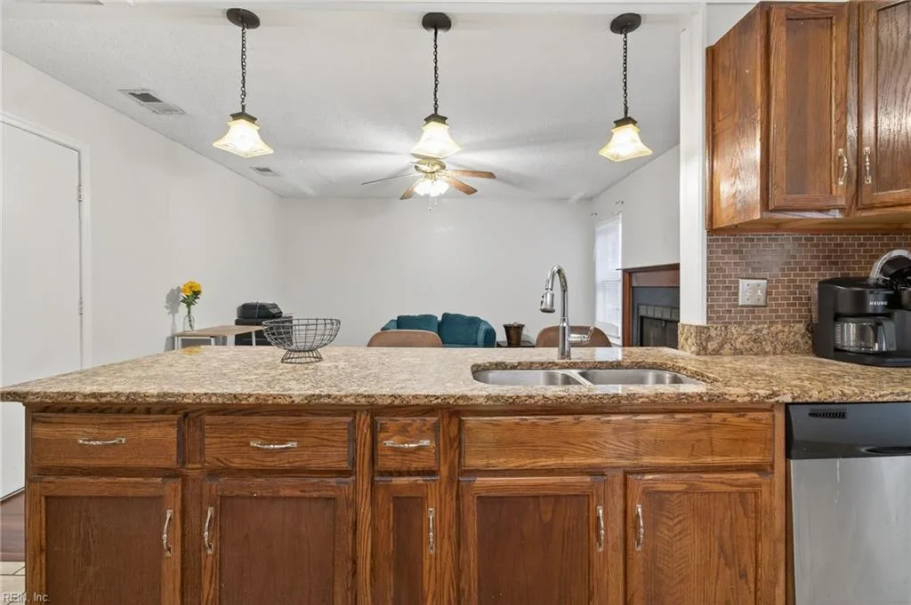 882 Belvoir CIR, NEWPORTNEWS VA 23608 thumb 12