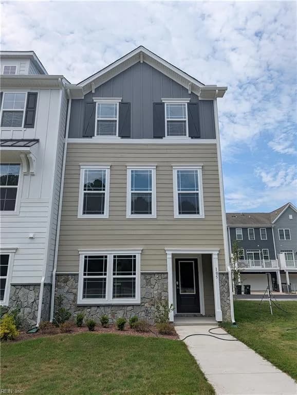 105 Bracewell LN, YORKTOWN VA 23692 - Photo 2