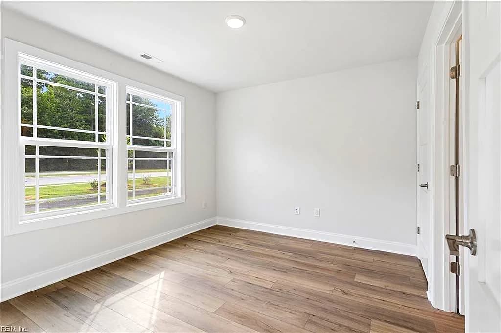 105 Bracewell LN, YORKTOWN VA 23692 thumb 12