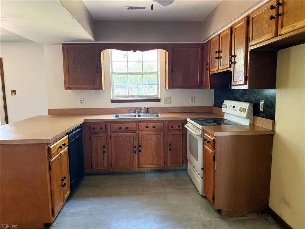 1013 Daniel Maloney DR, VIRGINIA BEACH VA 23464 thumb 6
