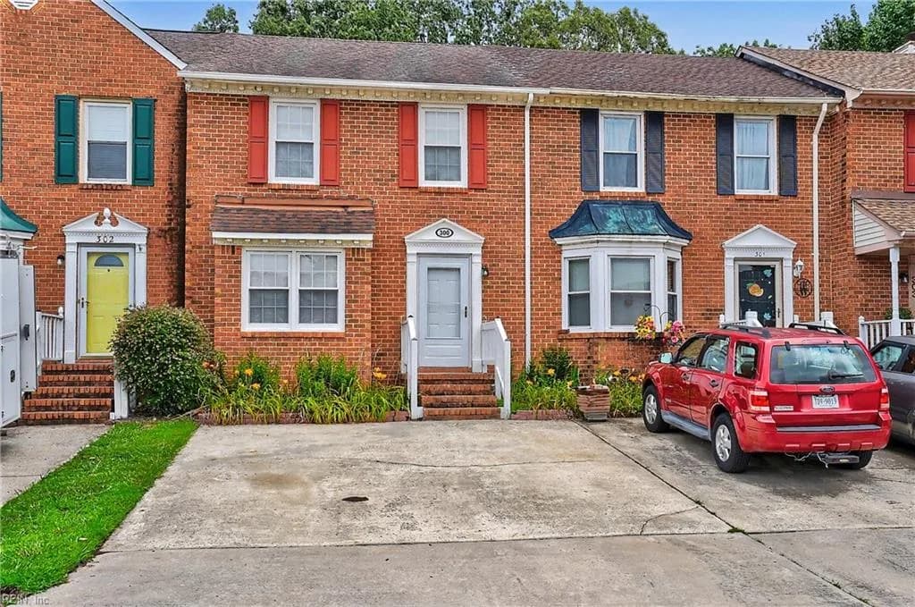 300 San Roman DR, CHESAPEAKE VA 23322 - Photo 3