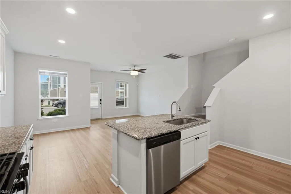 2029 Chartwell DR, NEWPORT NEWS VA 23608 thumb 11