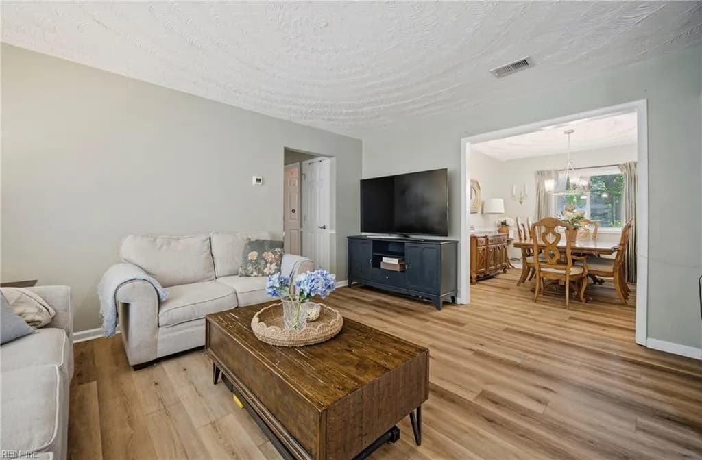 1107 Sean DR, CHESAPEAKE VA 23323 - Photo 5