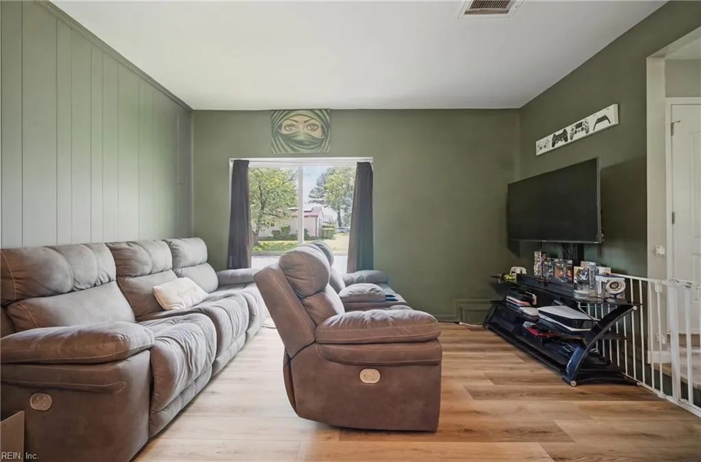 1107 Sean DR, CHESAPEAKE VA 23323 thumb 8