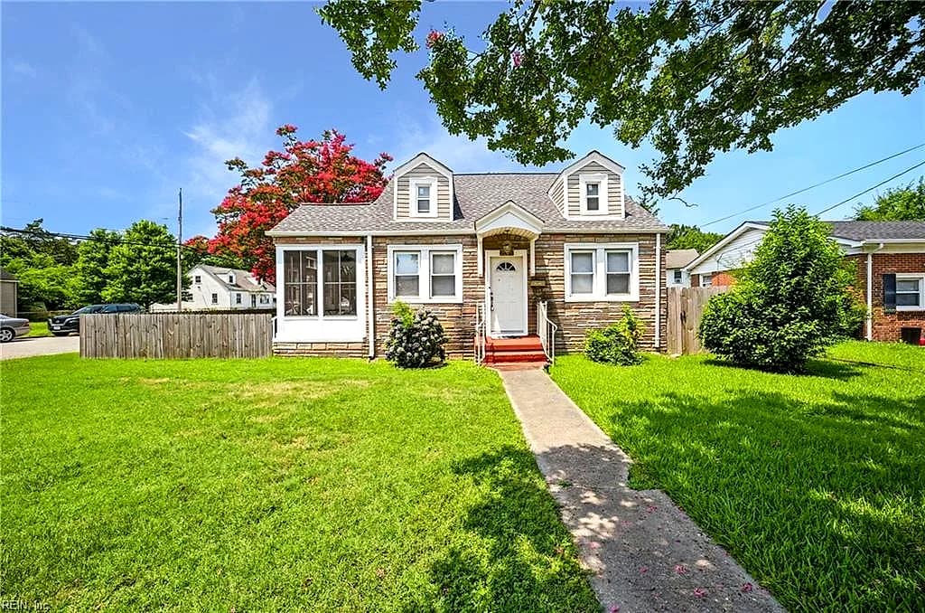 2218 Staunton AVE, PORTSMOUTH VA 23704 - Main photo