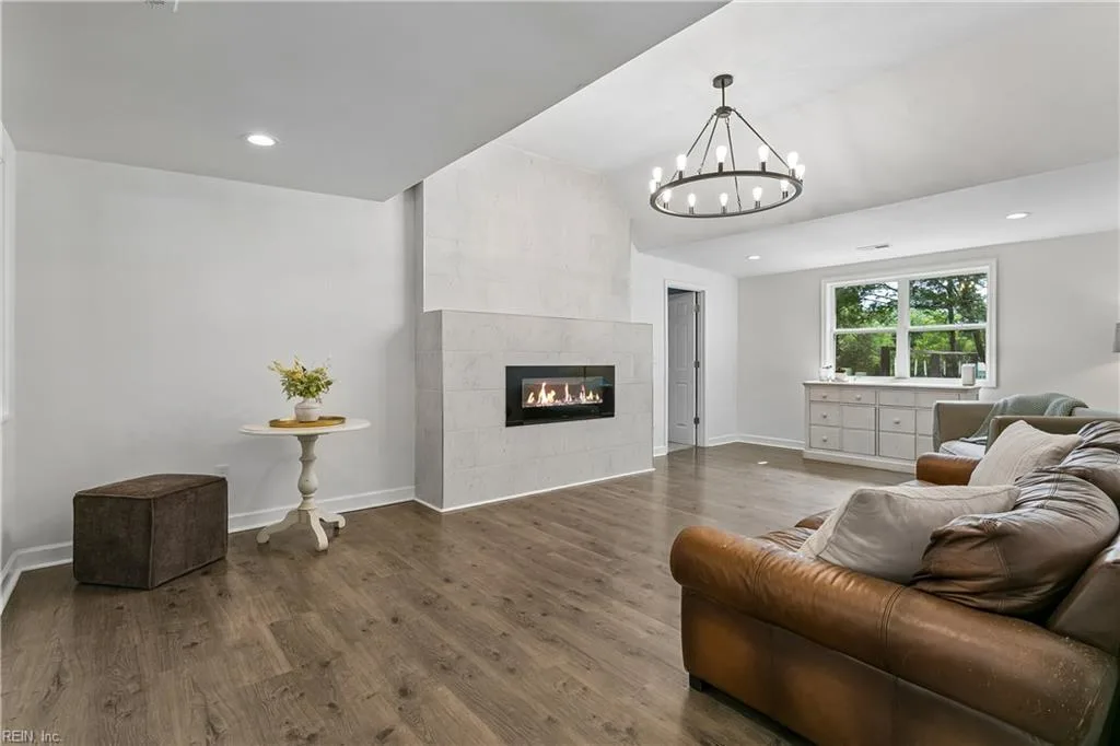 707 Beach RD, HAMPTON VA 23664 thumb 9