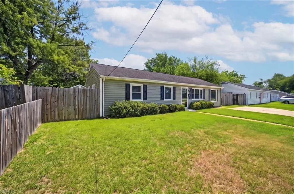 2006 Andrews BLVD, HAMPTON VA 23663 - Photo 3