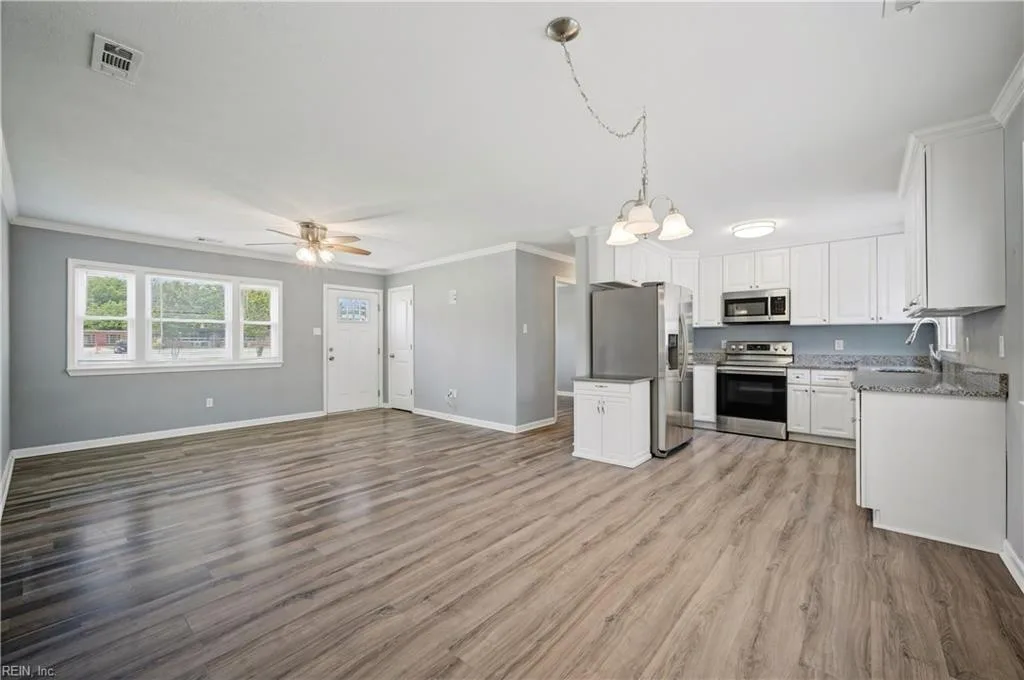 2006 Andrews BLVD, HAMPTON VA 23663 - Photo 5