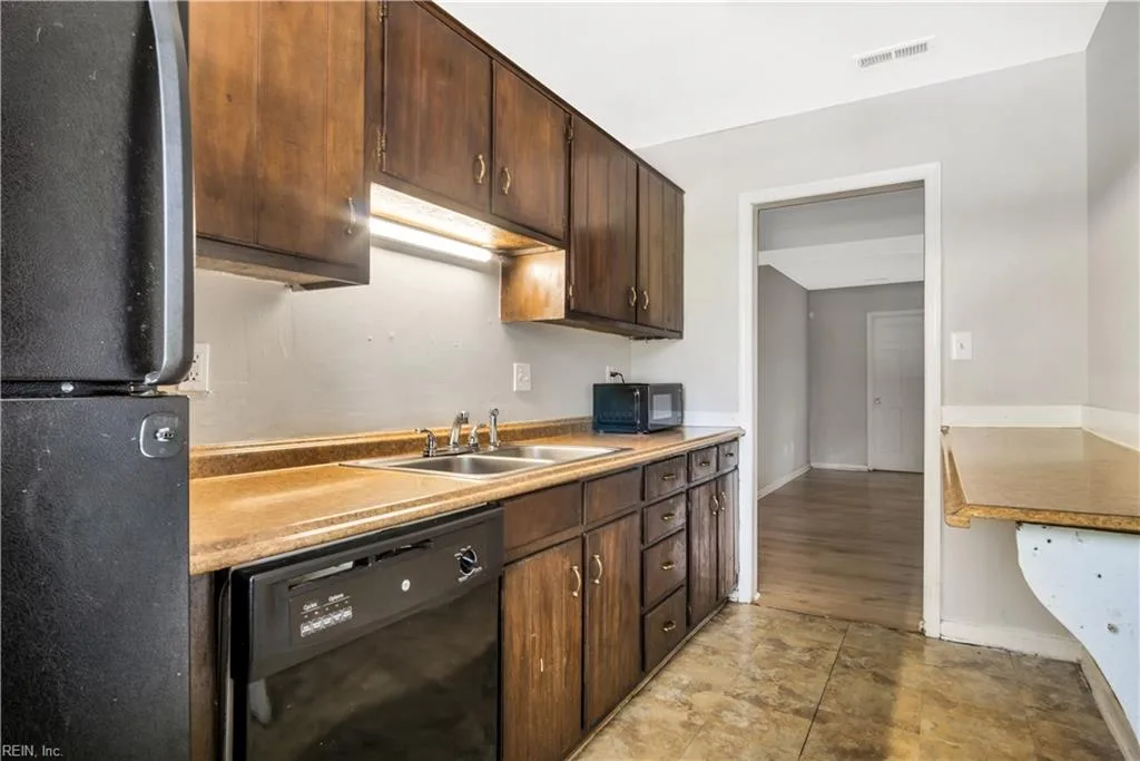 14553 Old Courthouse WAY #B, NEWPORT NEWS VA 23608 - Photo 3