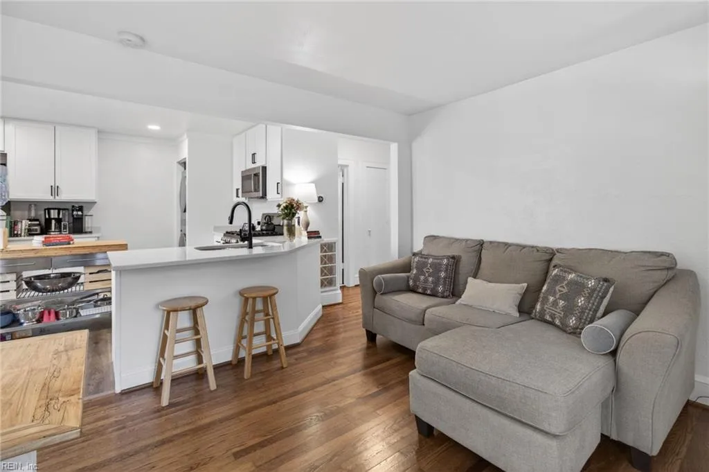 336 E Randall AVE, NORFOLK VA 23503 thumb 8